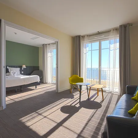 Les Flots - Et Restaurant Face A L'ocean -