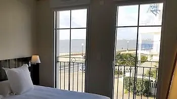 Hotel Les Flots - Et Restaurant Face à L'océan - Châtelaillon-plage 3*