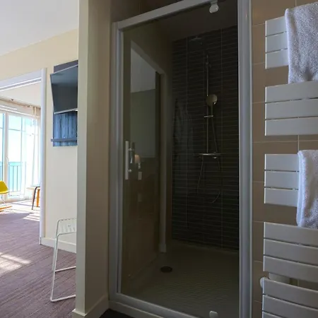 Les Flots - Et Restaurant Face A L'ocean - Hotel Châtelaillon-Plage