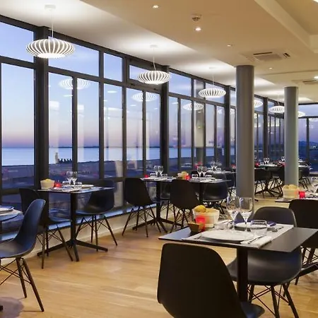 Les Flots - Et Restaurant Face A L'ocean -