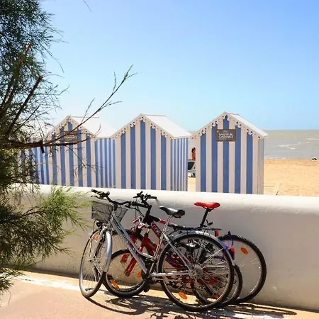 Hotel Les Flots - Et Restaurant Face A L'ocean - 4*
