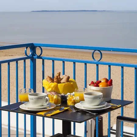 Les Flots - Et Restaurant Face A L'ocean - Châtelaillon-Plage