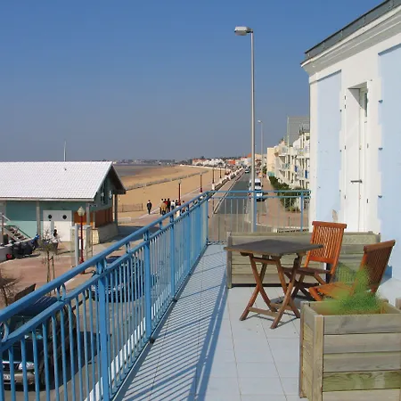 Hotell Les Flots - Et Restaurant Face A L'ocean - 3*