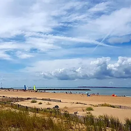 Les Flots - Et Restaurant Face à L'océan - Châtelaillon-plage Châtelaillon-Plage