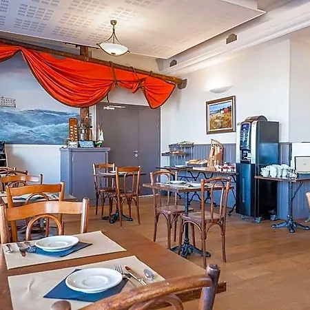 Les Flots - Et Restaurant Face à L'océan - Châtelaillon-plage Hotel 3*