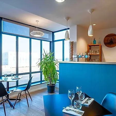 Hotel Les Flots - Et Restaurant Face à L'océan - Châtelaillon-plage 3*