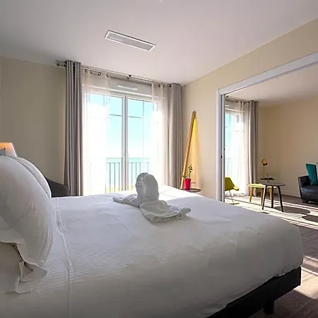 Les Flots - Et Restaurant Face à L'océan - Châtelaillon-plage Hotel 3*