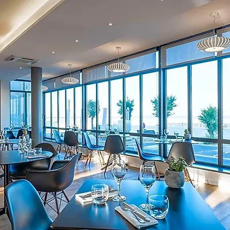 Les Flots - Et Restaurant Face à L'océan - Châtelaillon-plage Hotel 3*