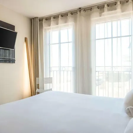 Hotell Les Flots - Et Restaurant Face A L'ocean - 3*