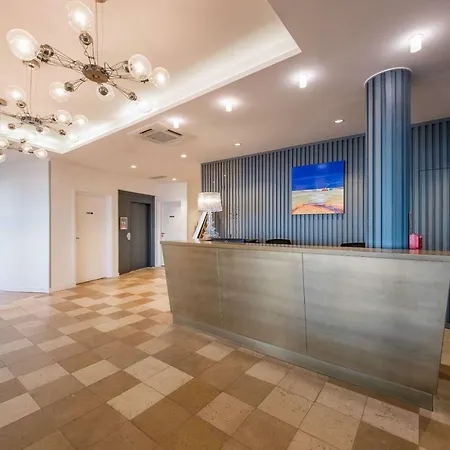 Les Flots - Et Restaurant Face A L'ocean -