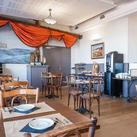 Hotel Les Flots - Et Restaurant Face A L'ocean -