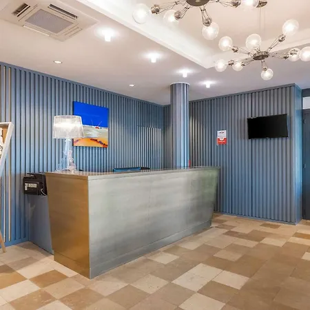 Les Flots - Et Restaurant Face à L'océan - Châtelaillon-plage Hotel