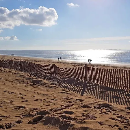 Les Flots - Et Restaurant Face à L'océan - Châtelaillon-plage 3* Châtelaillon-Plage