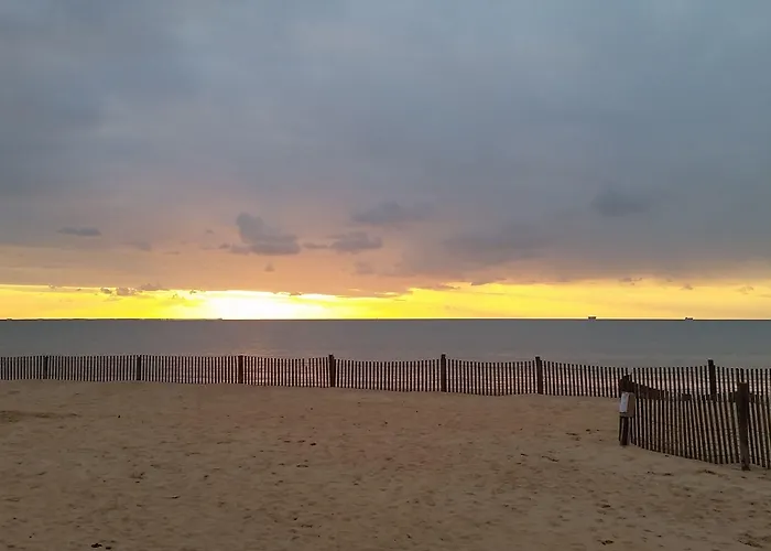 Hotel Les Flots - Et Restaurant Face A L'ocean - Châtelaillon-Plage