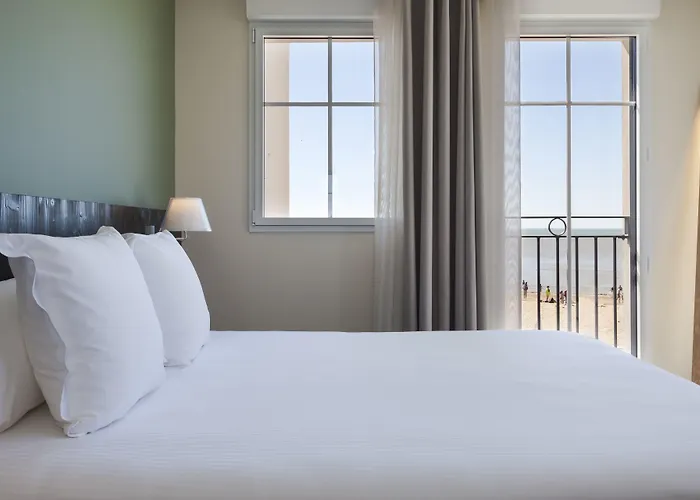 Hotel Les Flots - Et Restaurant Face A L'ocean - Châtelaillon-Plage