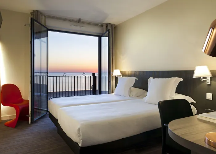 Hotel Les Flots - Et Restaurant Face A L'ocean - 3*