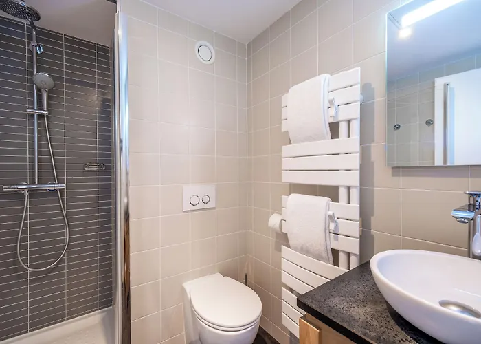 Hotel Les Flots - Et Restaurant Face A L'ocean - Châtelaillon-Plage