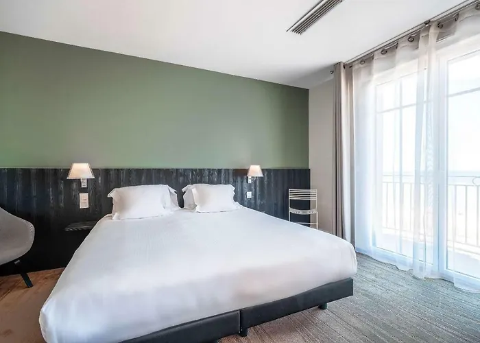 Hotel Les Flots - Et Restaurant Face A L'ocean - Châtelaillon-Plage